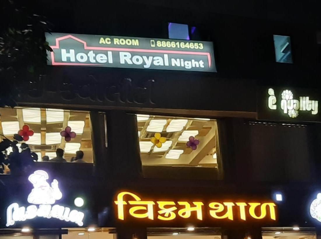 Hotel Royal Night Ahmedabad Exterior photo