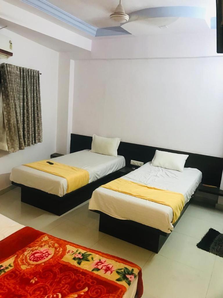 Hotel Royal Night Ahmedabad Exterior photo